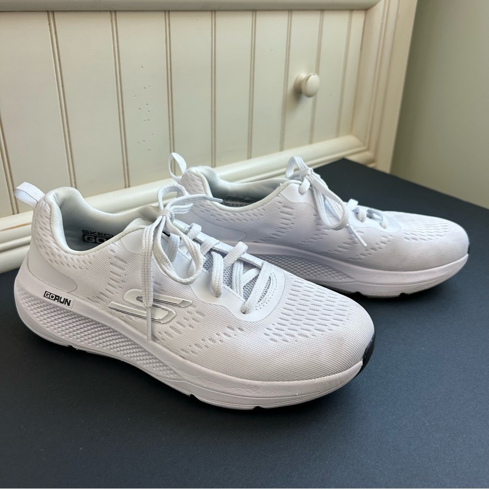 Skechers Go Run Elevate White Athletic Running Sneakers Sporty Lightweight Gym
